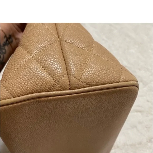 Chanel medallion tote tan leather - Picture 5 of 12